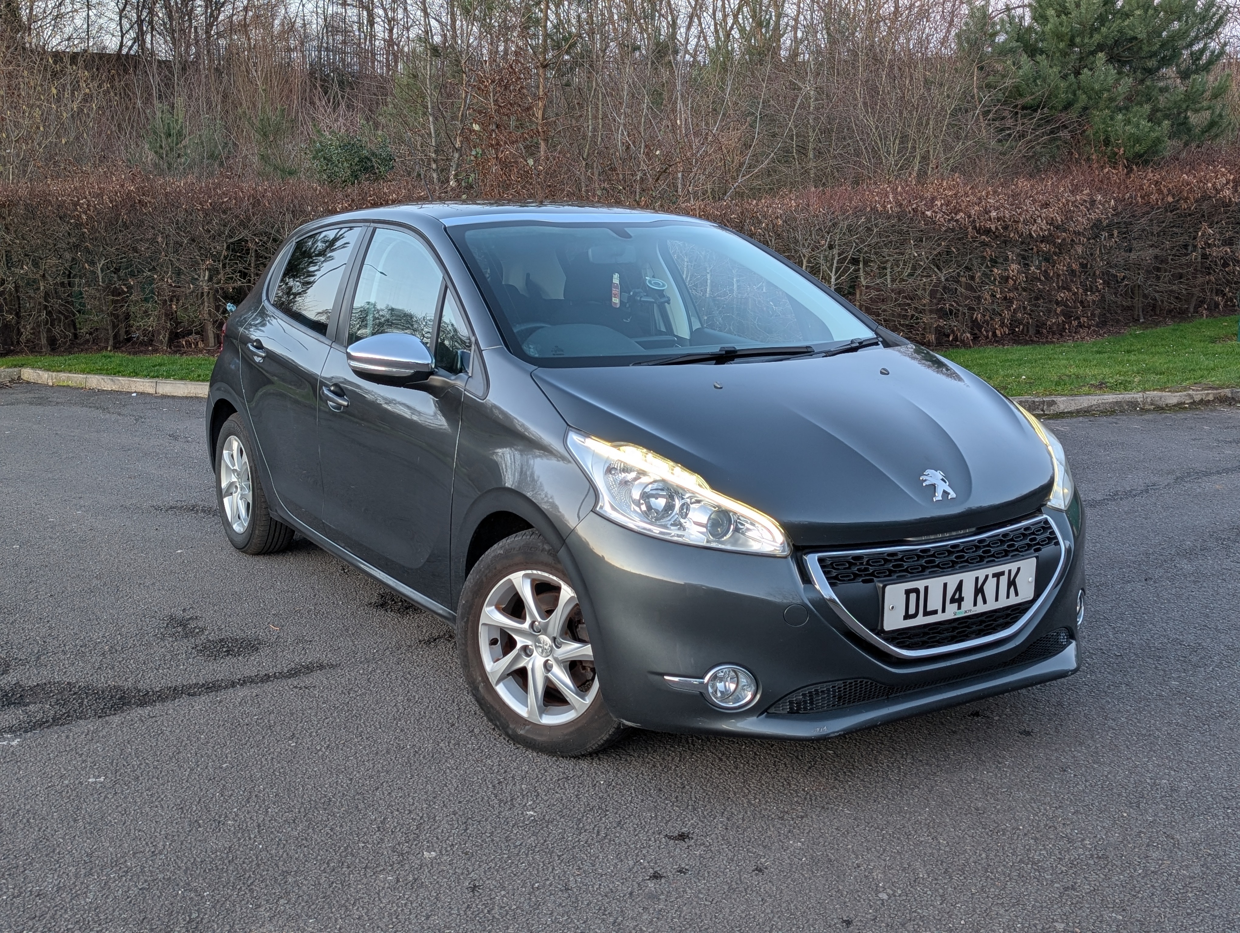Peugeot - 208 VTi Style
